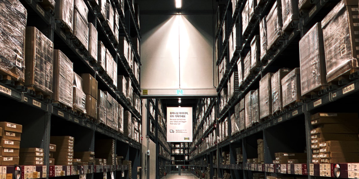 CEDIS racks with pallets: inventory turnover and stock velocity