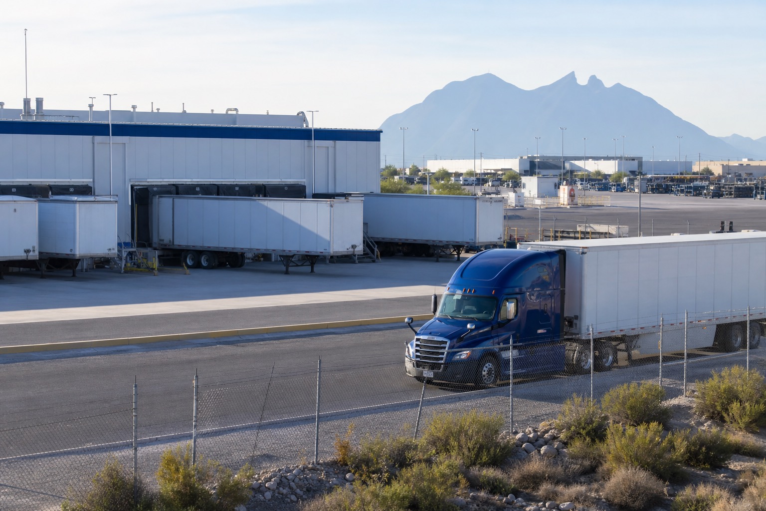 Andenes industriales con cajas secas: flete corto Monterrey a Saltillo